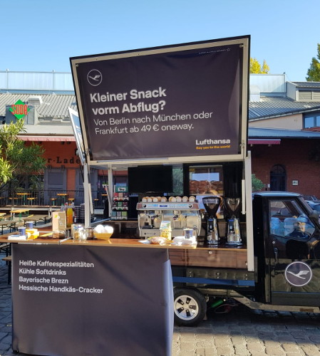 Mobile Kaffeebar mit Werbeflächen - Theke, Seitenfenster und Karosserie - Promotion für Lufthansa