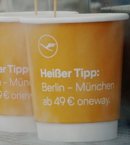 bedruckter Kaffeebecher mit Slogan passend zu Heißgetränken