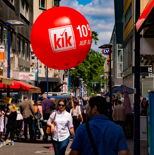 Guerilla Ballons - kik Werbeaktion